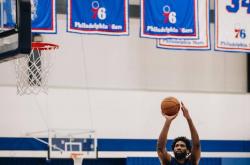 lol合区-NBA名将膝伤恢复顺利，将重返赛场征战的简单介绍