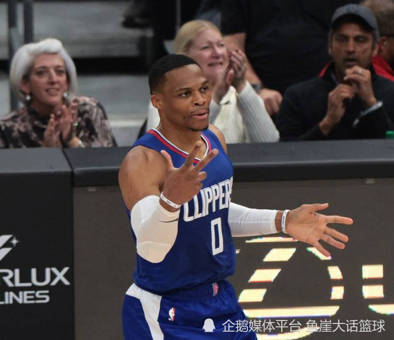 黄蜂成功击败对手,继续向前冲刺 黄蜂成功击败对手,继续向前冲刺