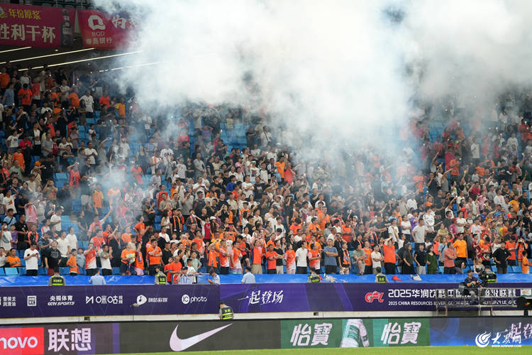 青岛黄海主场大胜,取得重要三分 青岛黄海主场大胜,取得重要三分