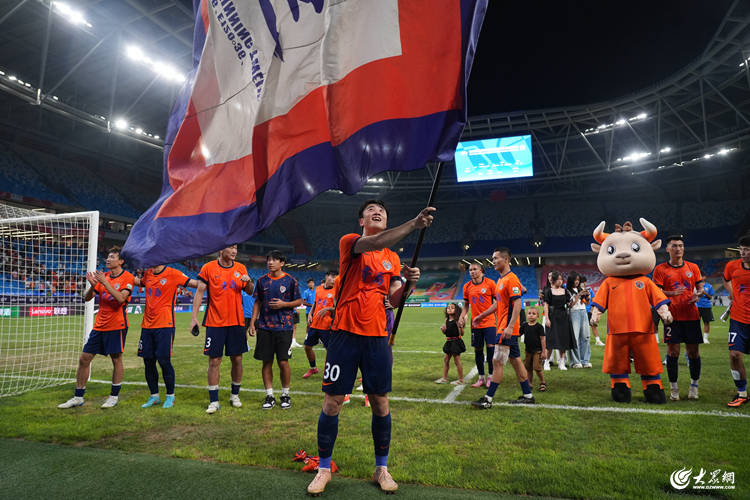 青岛黄海主场大胜,取得重要三分 青岛黄海主场大胜,取得重要三分