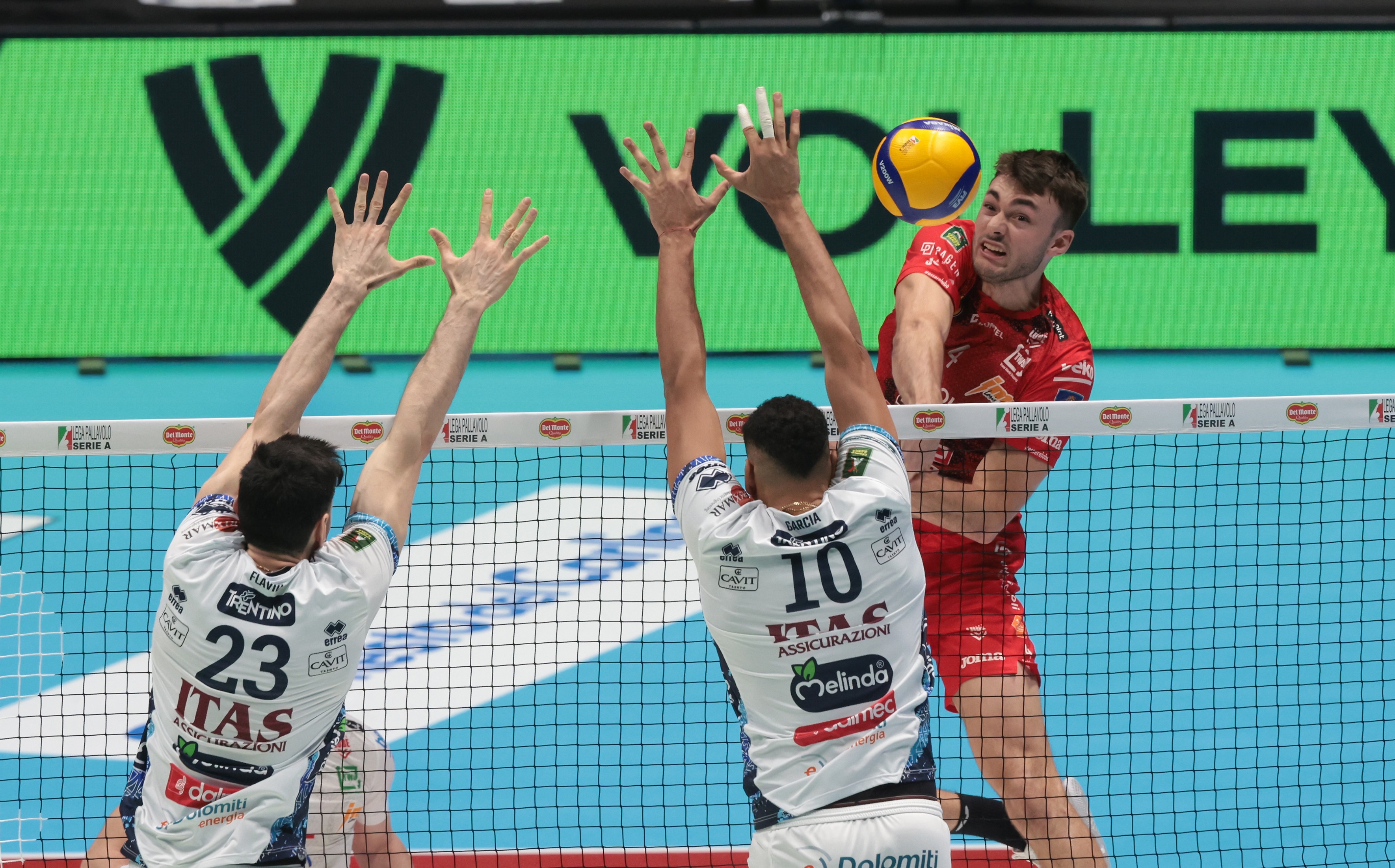 意大利篮球超级联赛比赛频繁，球队战绩分化明显