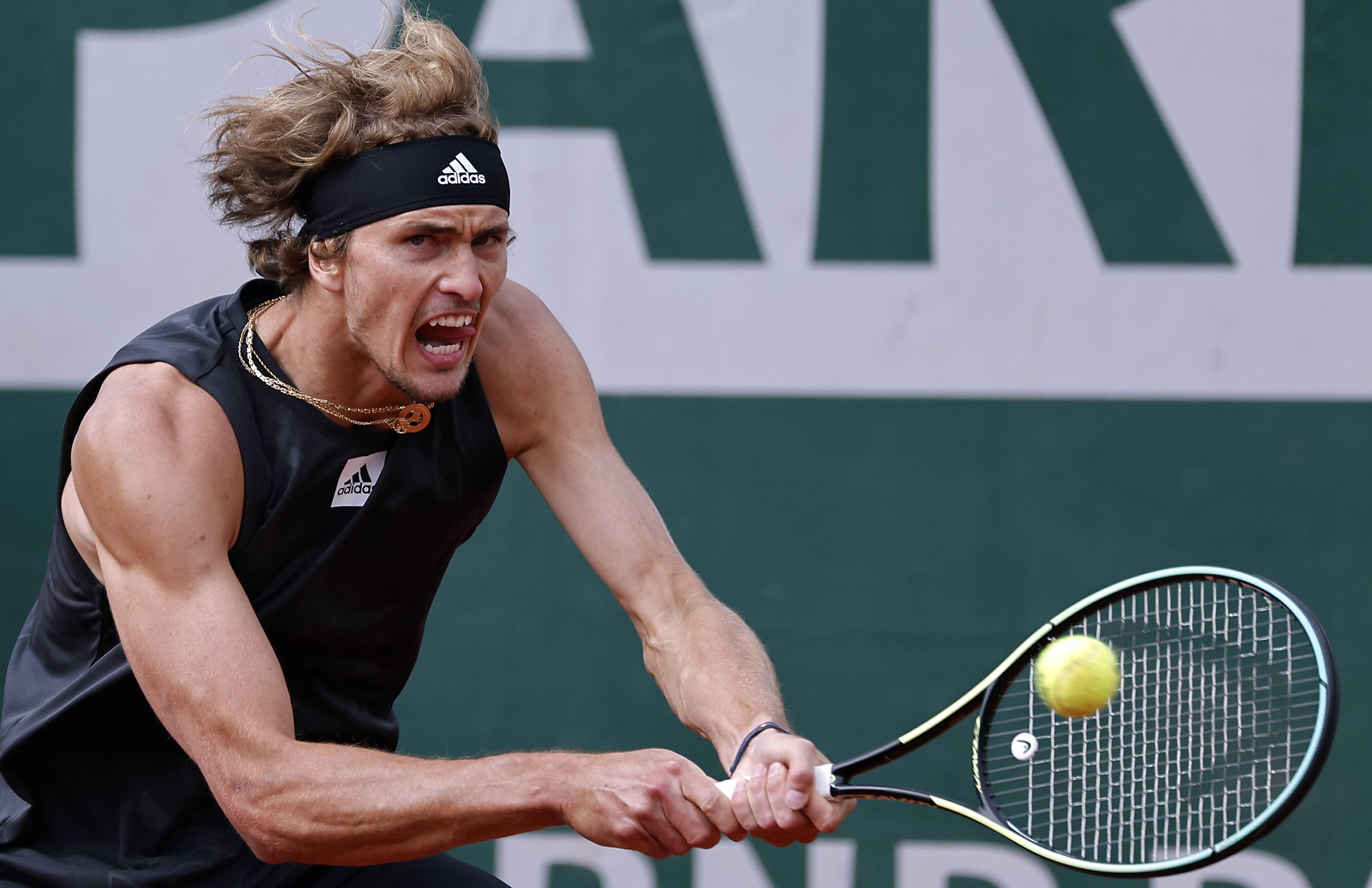 西班牙网球队爆冷德国网球队，兹维列夫完成帽子戏法的简单介绍