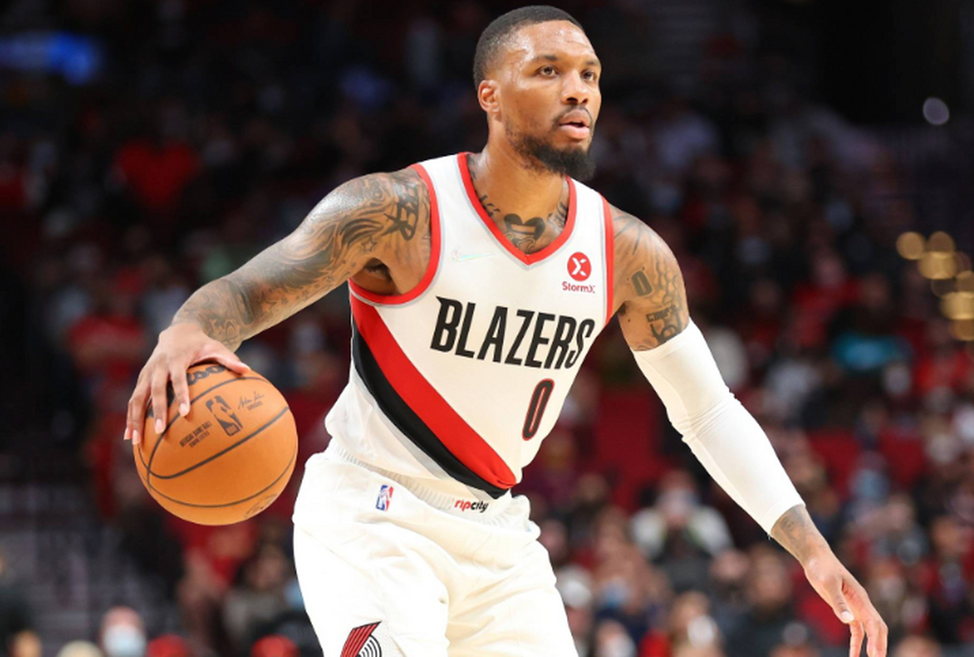 掘金碾压篮网，利拉德高光表现