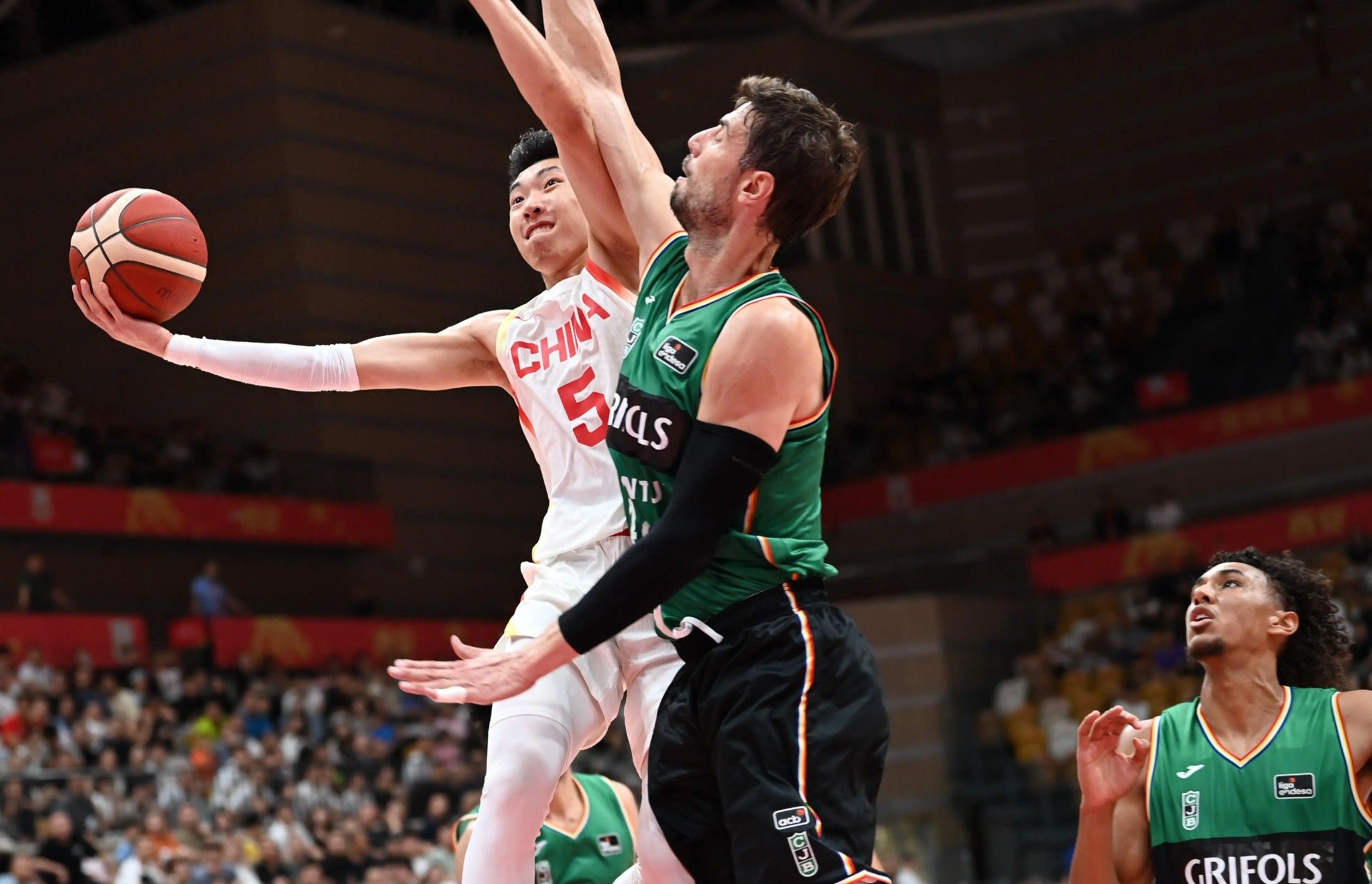 北京队逆转步行者,布伦森带队取胜 北京队逆转步行者,布伦森带队取胜